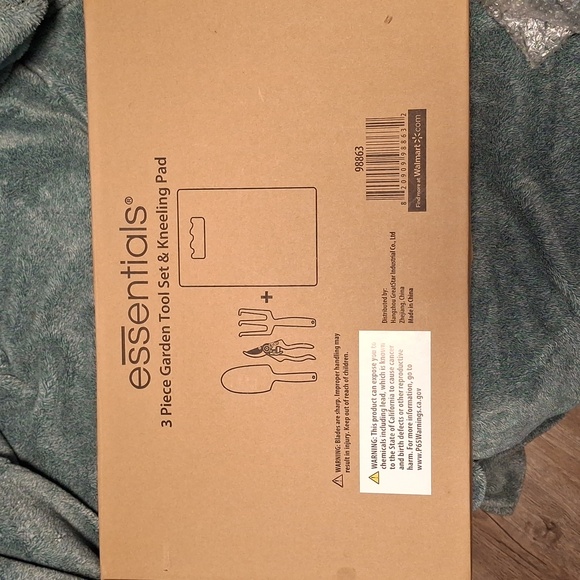 Essentials Black Tablet Accessory Kit - Picture 4 of 4